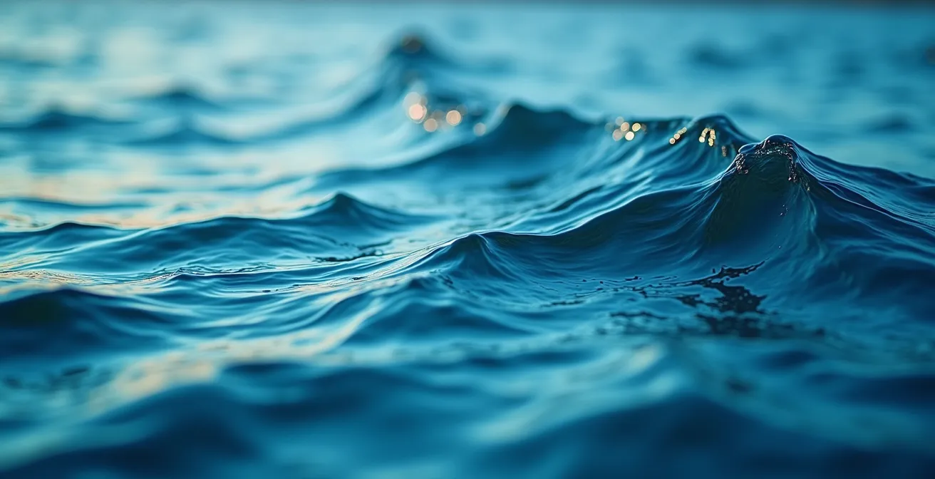 Volatilitätsvergleich zwischen Artikel-9-Fonds und DAX mit abstrakten Wellenmuster